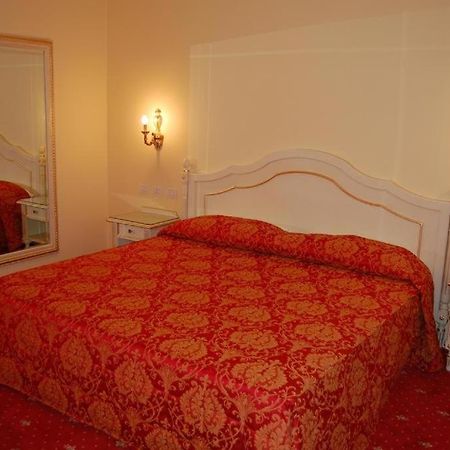 Hotel Motel Gold Calcinate Luaran gambar