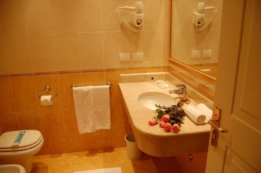 Hotel Motel Gold Calcinate Luaran gambar