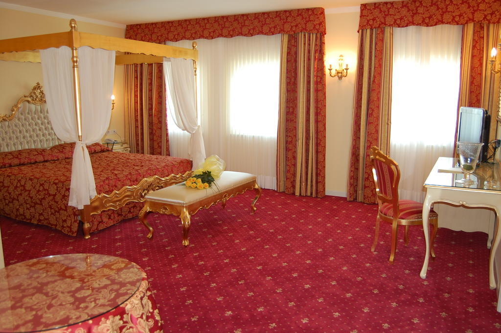 Hotel Motel Gold Calcinate Bilik gambar
