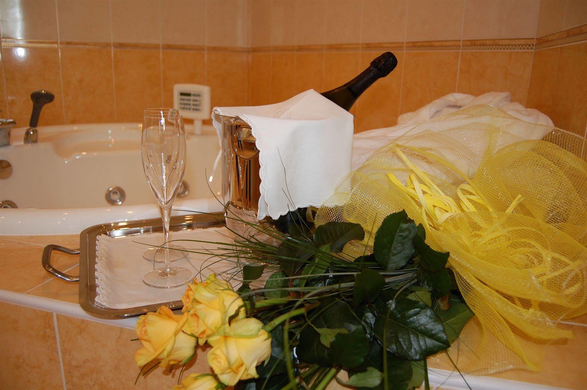 Hotel Motel Gold Calcinate Luaran gambar