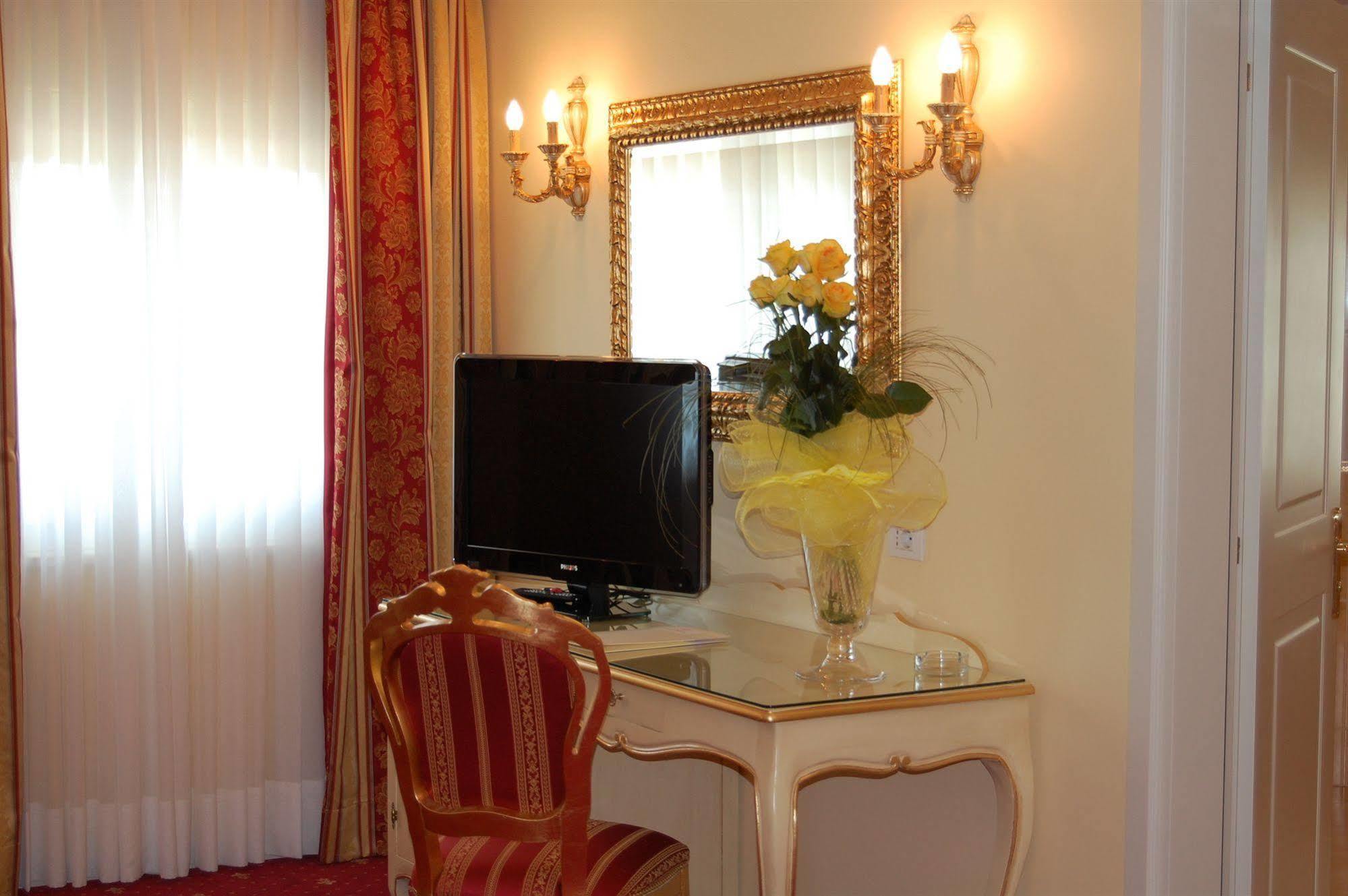 Hotel Motel Gold Calcinate Luaran gambar