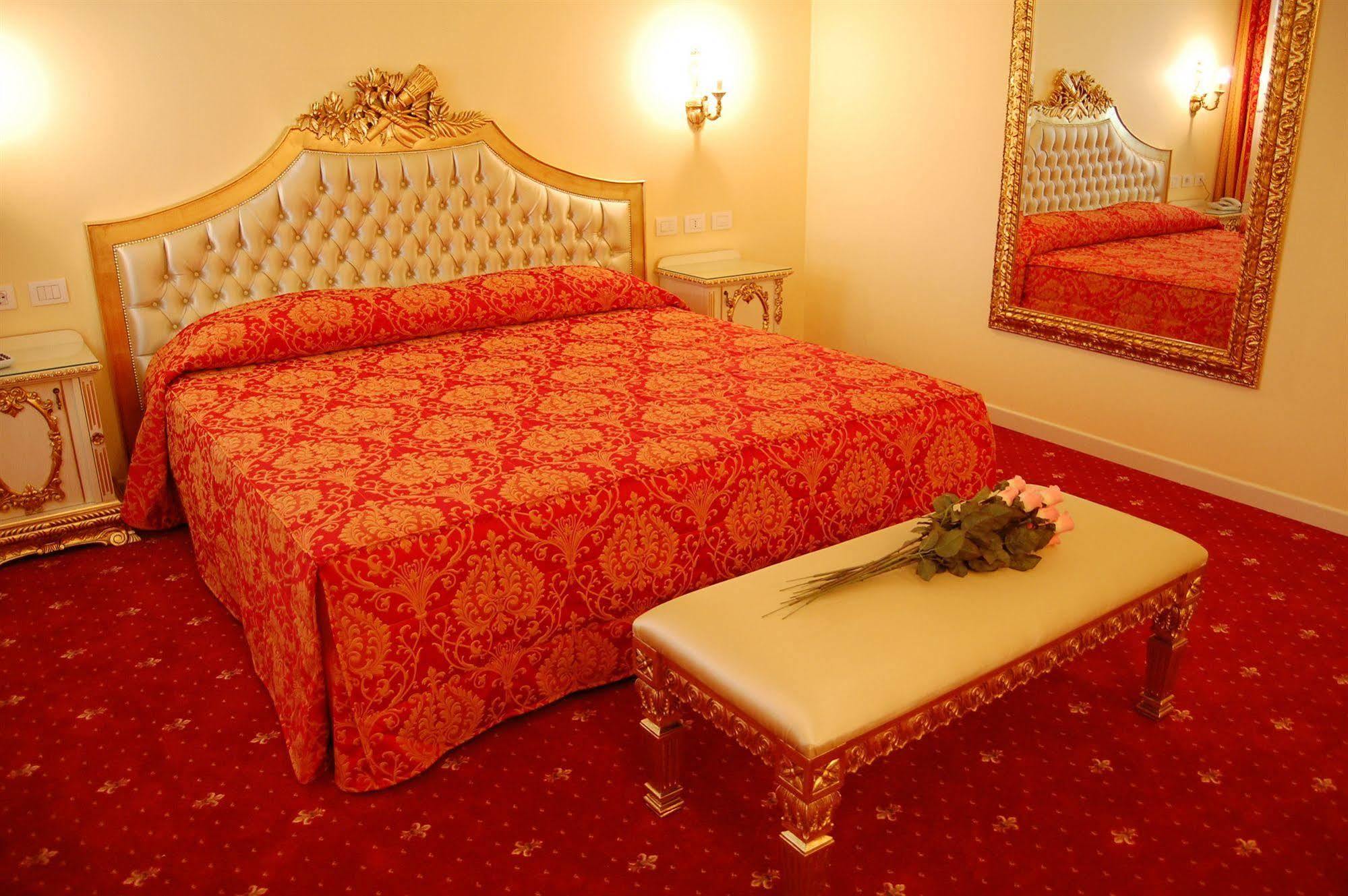Hotel Motel Gold Calcinate Luaran gambar