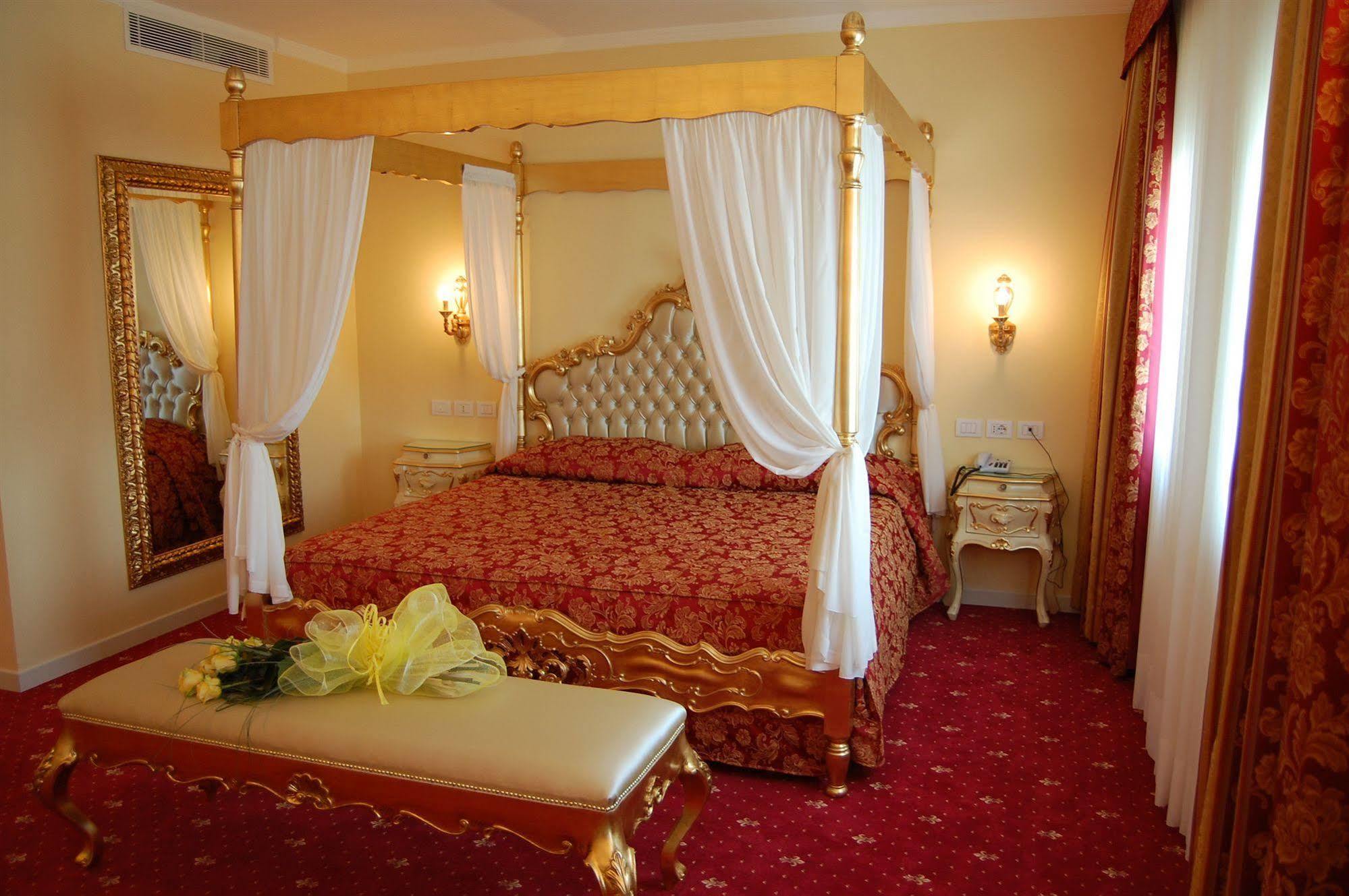 Hotel Motel Gold Calcinate Luaran gambar