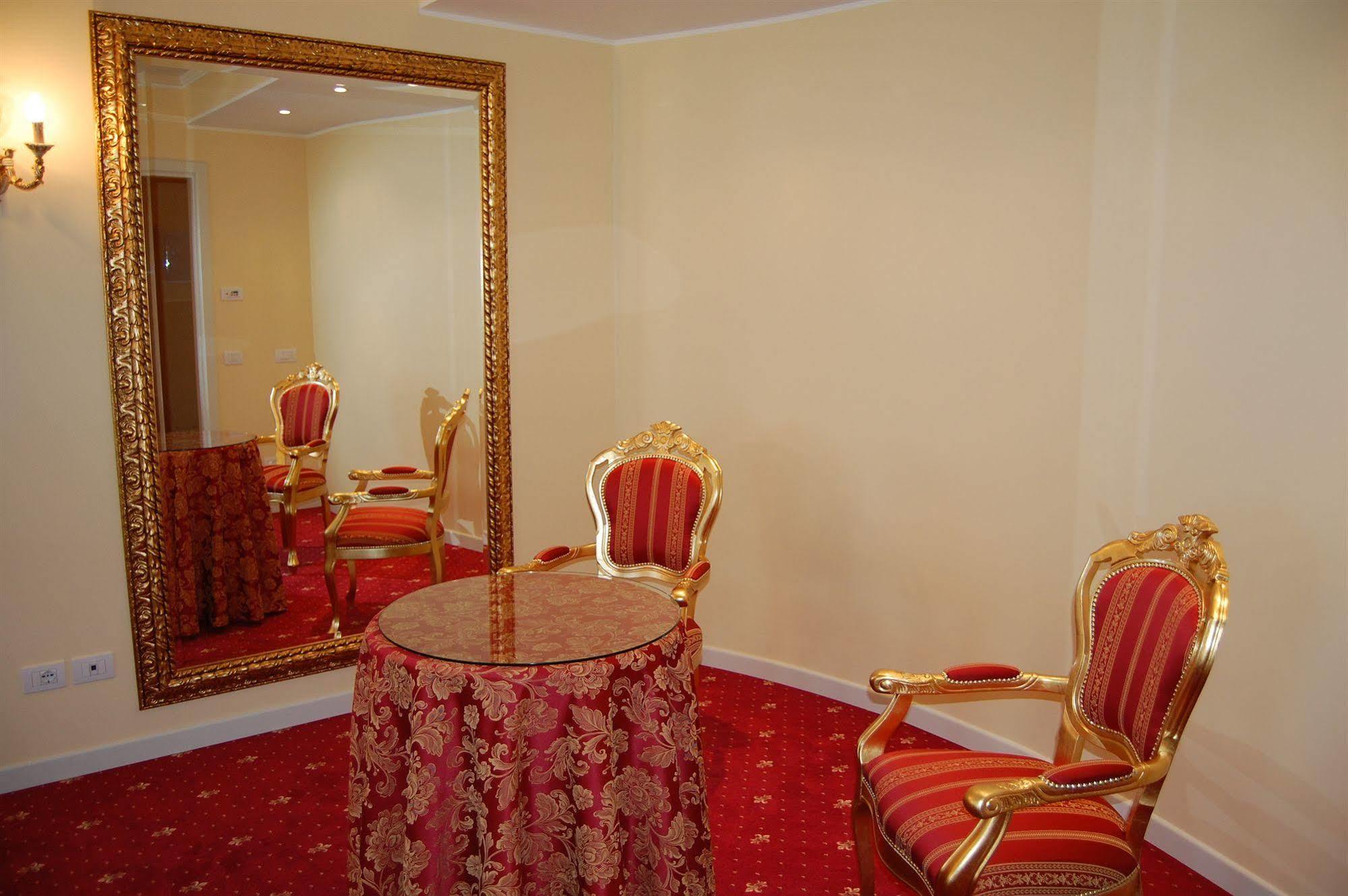 Hotel Motel Gold Calcinate Luaran gambar