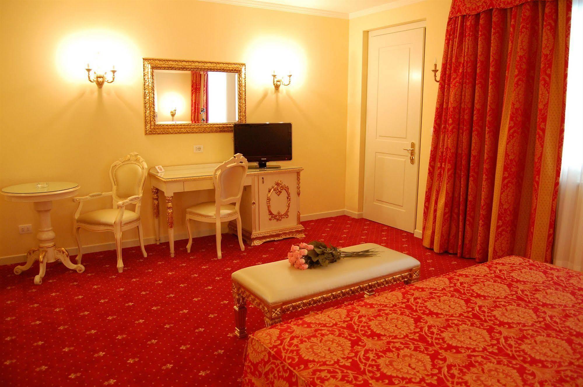 Hotel Motel Gold Calcinate Luaran gambar
