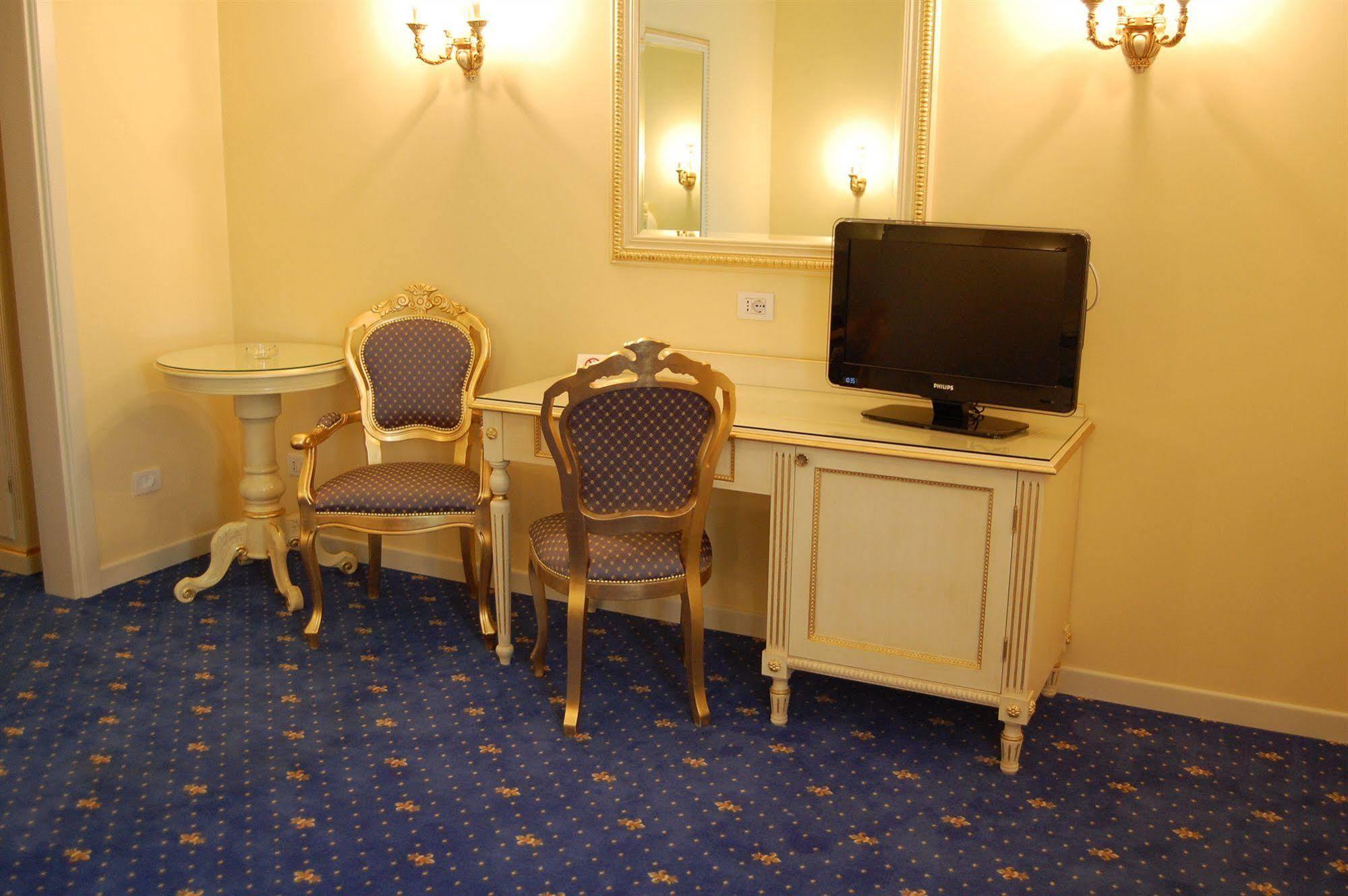 Hotel Motel Gold Calcinate Luaran gambar