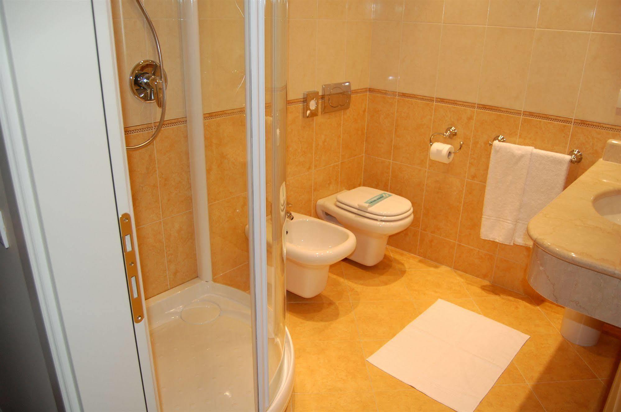 Hotel Motel Gold Calcinate Luaran gambar
