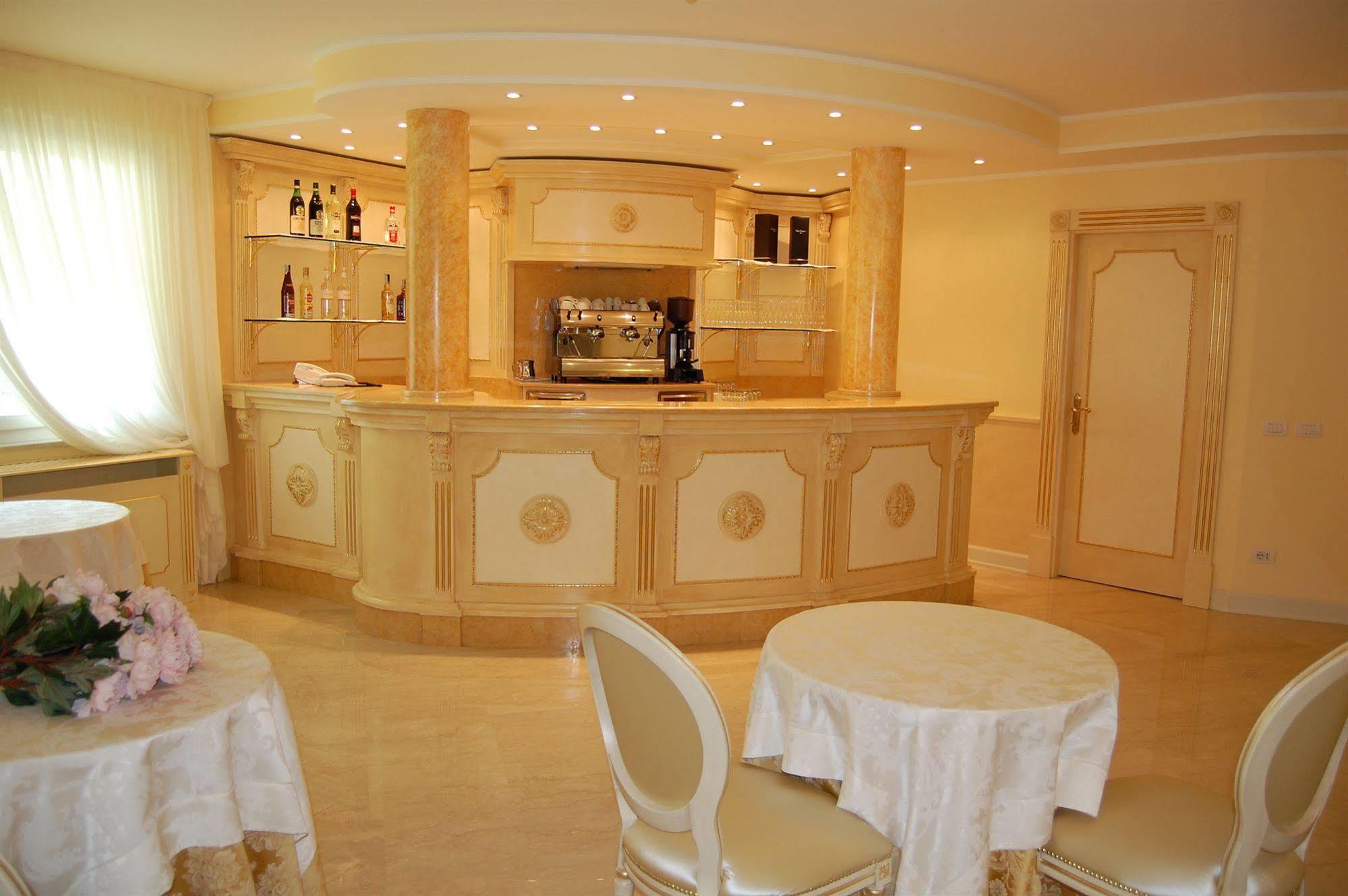 Hotel Motel Gold Calcinate Luaran gambar