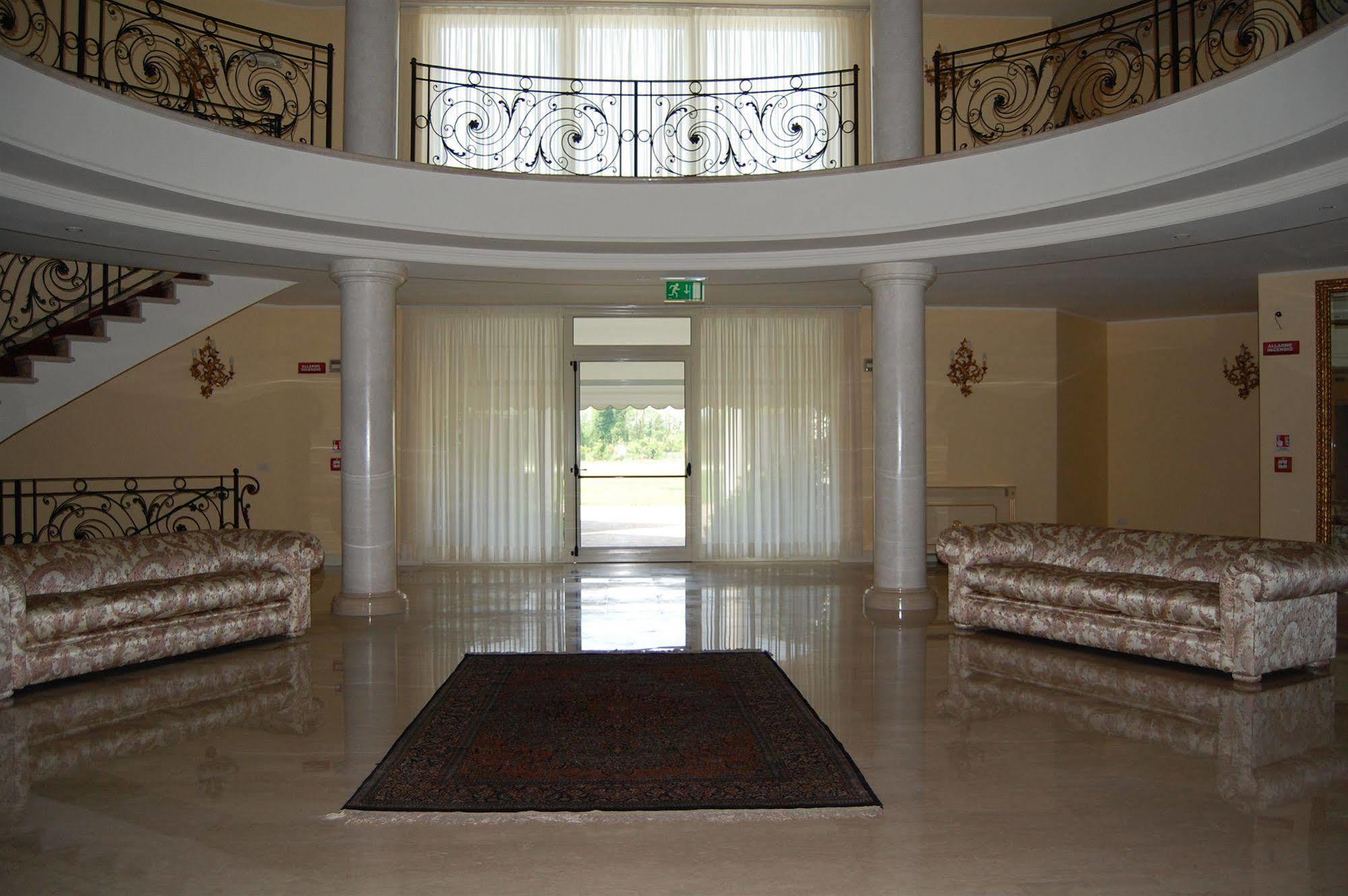 Hotel Motel Gold Calcinate Luaran gambar