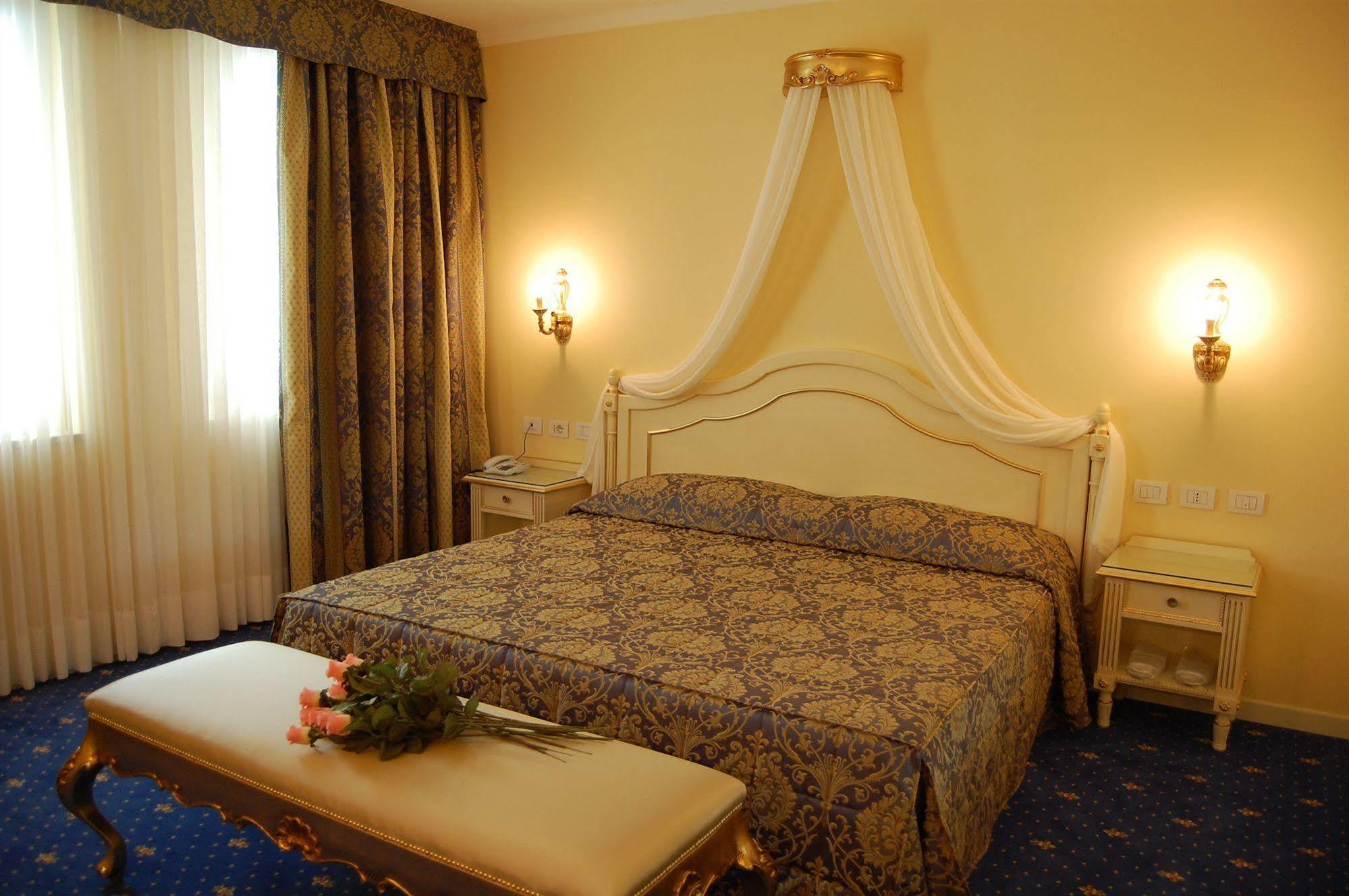 Hotel Motel Gold Calcinate Luaran gambar