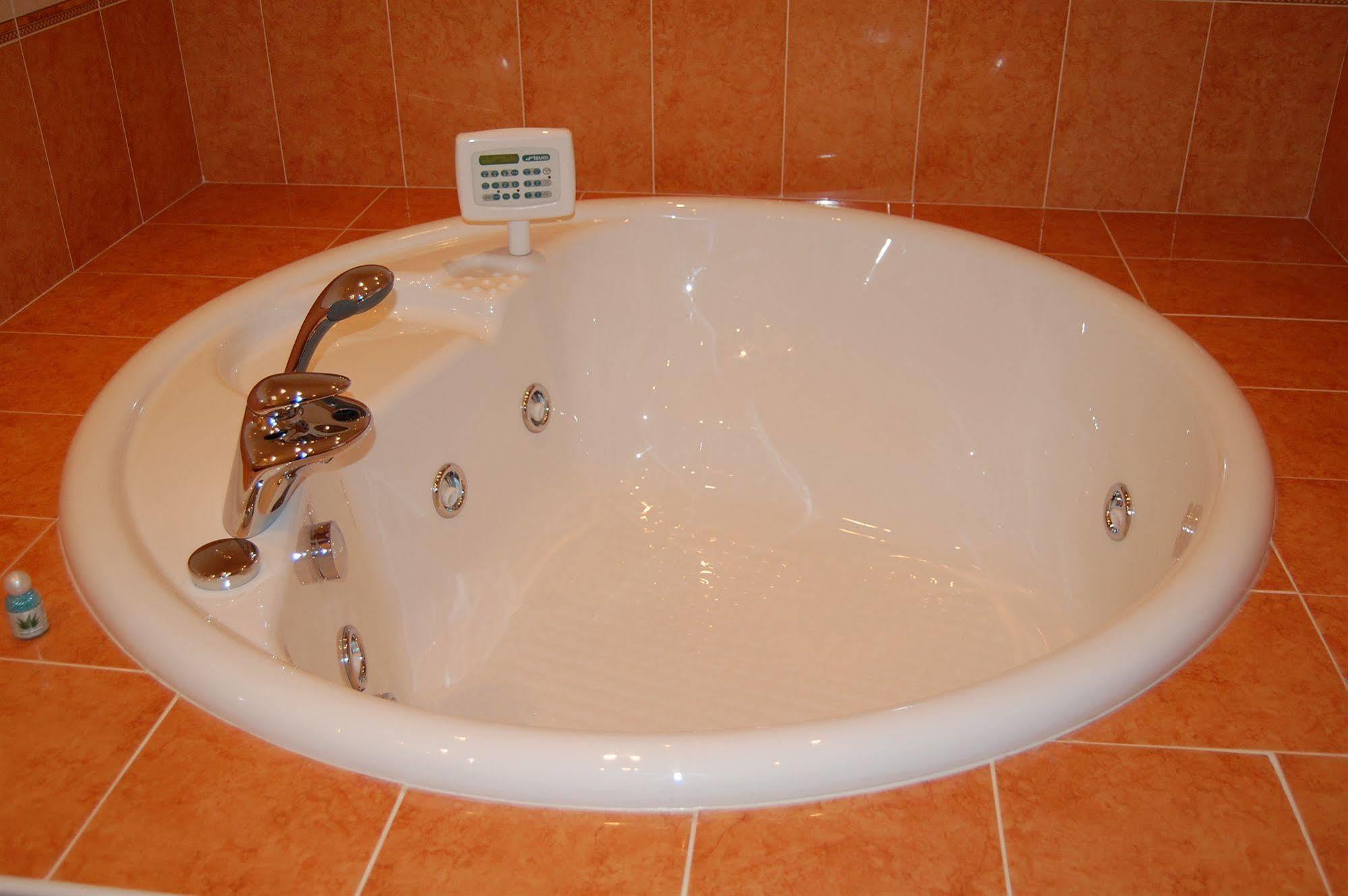 Hotel Motel Gold Calcinate Luaran gambar