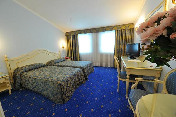 Hotel Motel Gold Calcinate Luaran gambar